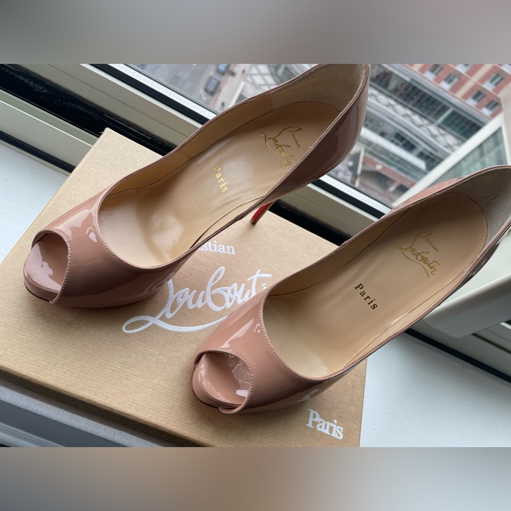 Brand new never worn Christian Louboutin Privé heels. Nude patent leather.